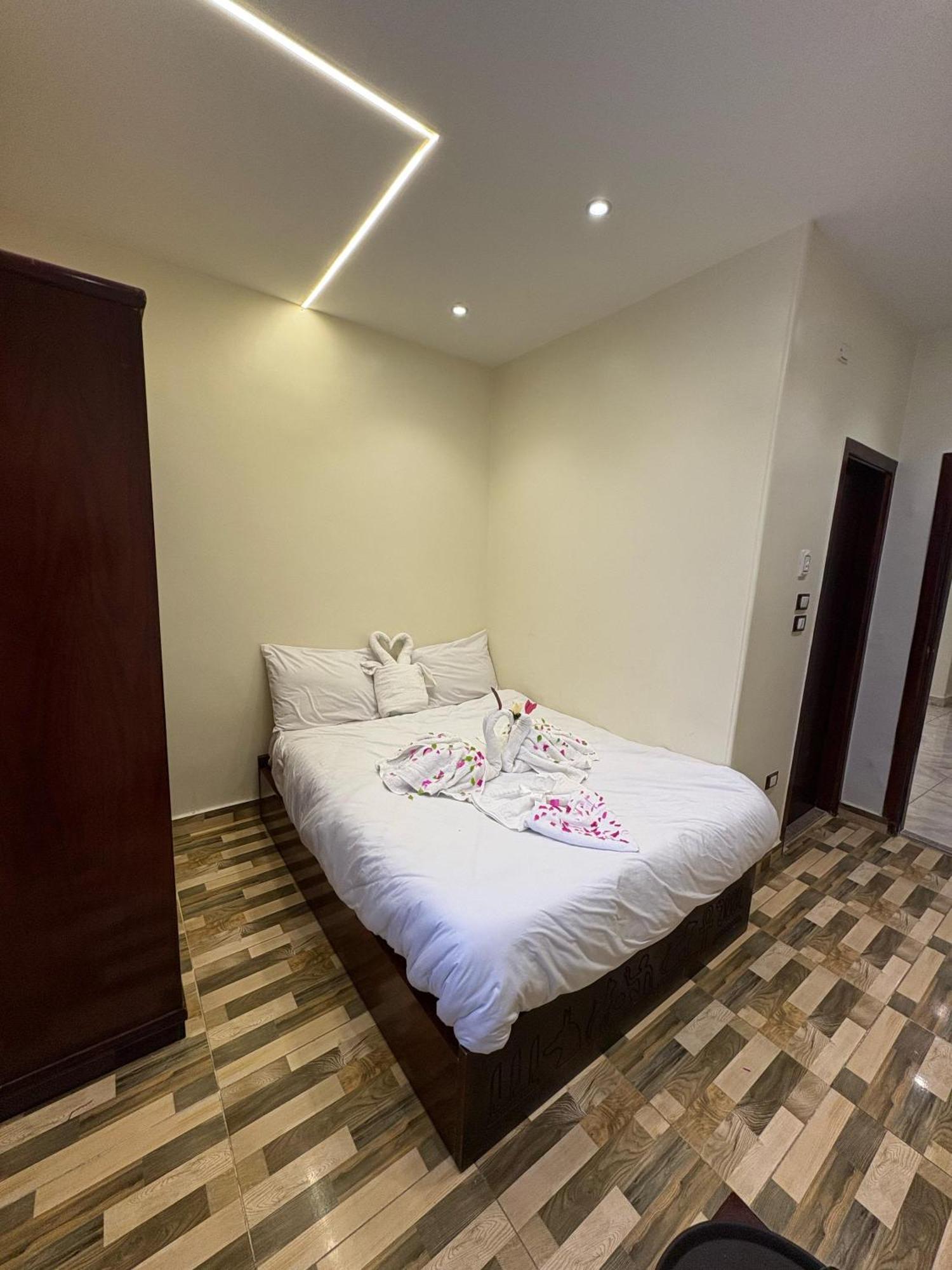 Basha Pyramids Inn Kafret el-Gabal エクステリア 写真