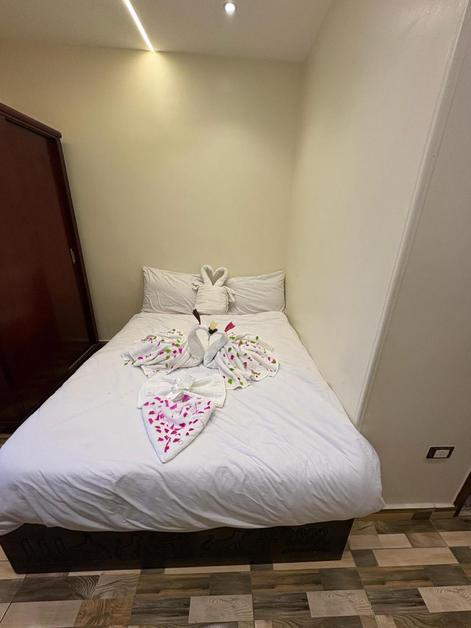Basha Pyramids Inn Kafret el-Gabal エクステリア 写真